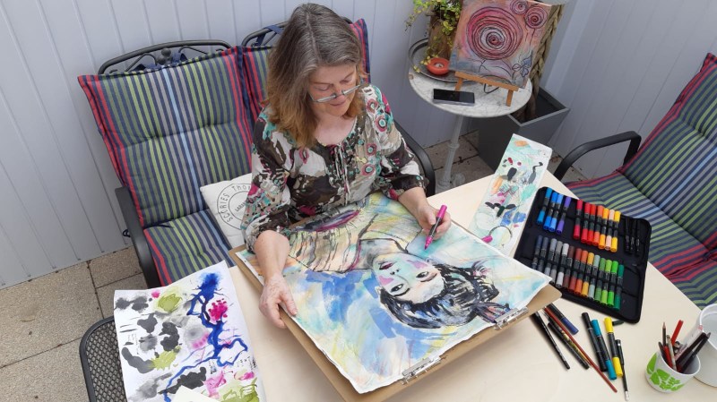 Jutta Jung in ihrem "Sommeratelier"