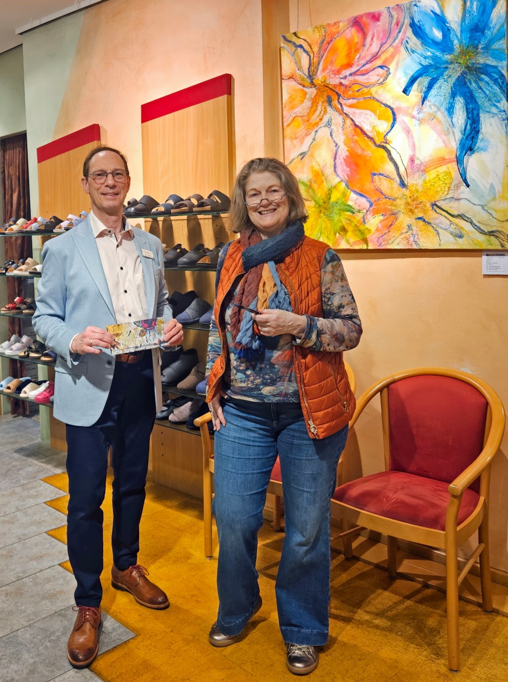 Zum Beginn der Landesgartenschau Neuss – Neusser Traditionsgeschäft Schuhhaus Albeck präsentiert florale Arbeiten der Künstlerin Jutta&nbsp;Jung